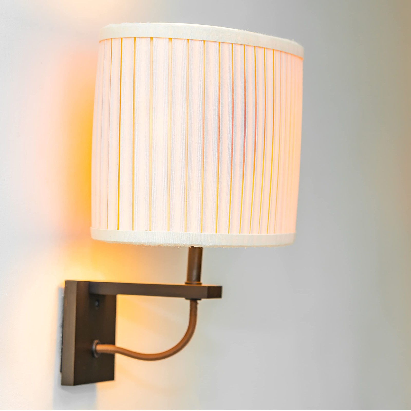 Bulbrite LED Mini T6 Dimmable Bi-Pin Base (G9) 1 Count (Pack of 1), Clear gallery