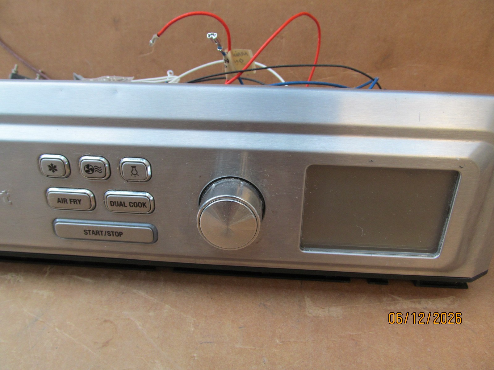 Cuisinart TOA-65 front control panel with LCD screen gallery