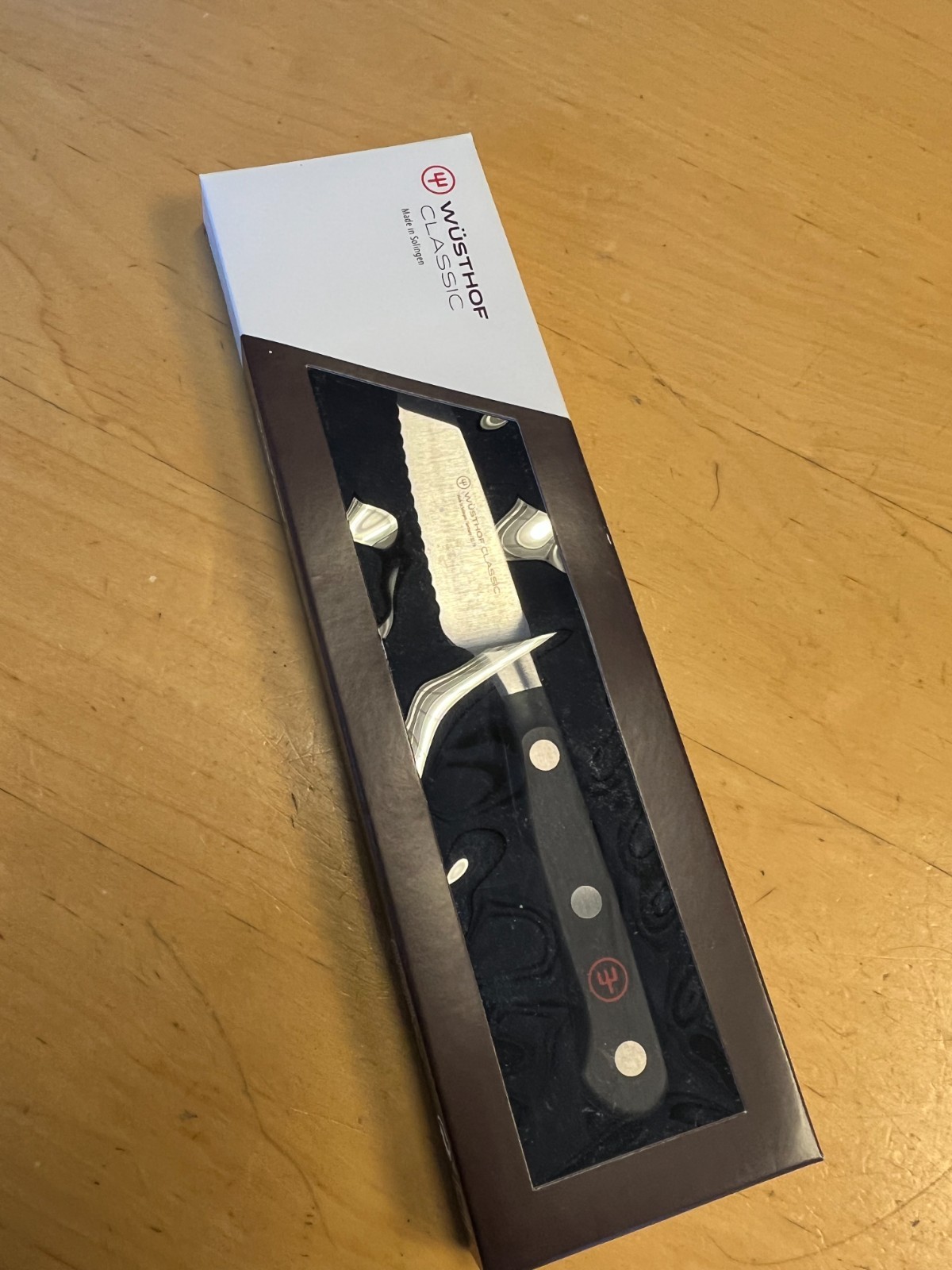 Wusthof Classic - 3 1/2" Full Serrated Paring Knife 1040100609 retail package gallery