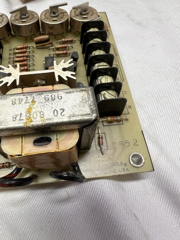 Johnson Controls HVAC SQ-3001-2 Control Board 7852 New Old Stock AA gallery