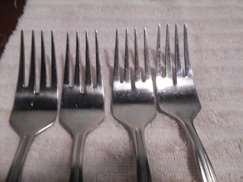 4 Oneida PANORAMA Pattern Stainless Salad Forks Frosted Glossy 8693 gallery