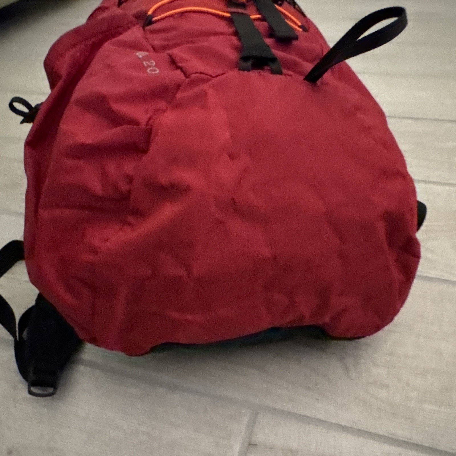 Mountain Hardwear UL 20 Backpack - RED 4