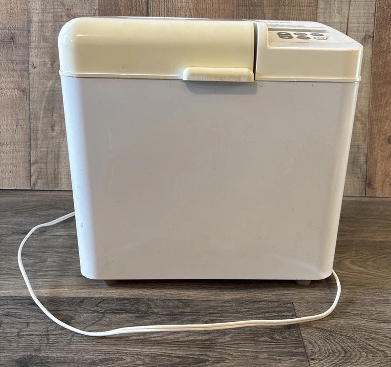 West Bend Automatic Bread & Dough Maker 41040X 8/26/94 Made In USA gallery