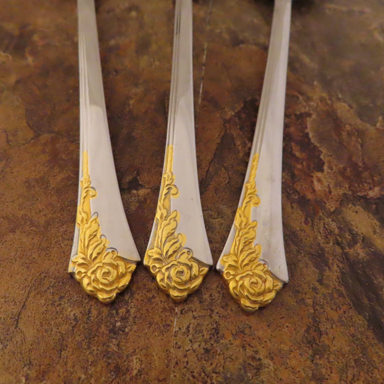 Oneida Golden Damask Rose Cube Set 3 Oval Soup Spoons Stainless Flatware Lot Q gallery