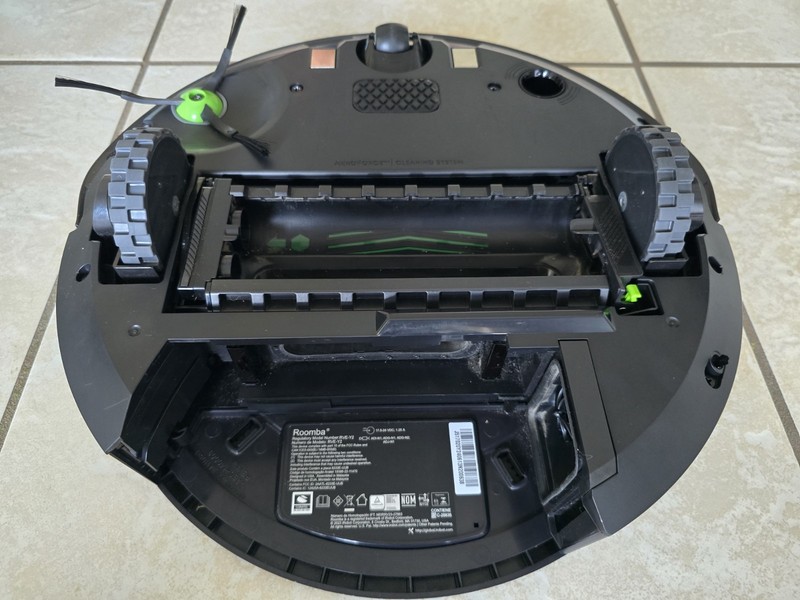 Robot Roomba J7 Robot Vacuum | Smart Mapping | Obstacle Avoidance | Black gallery