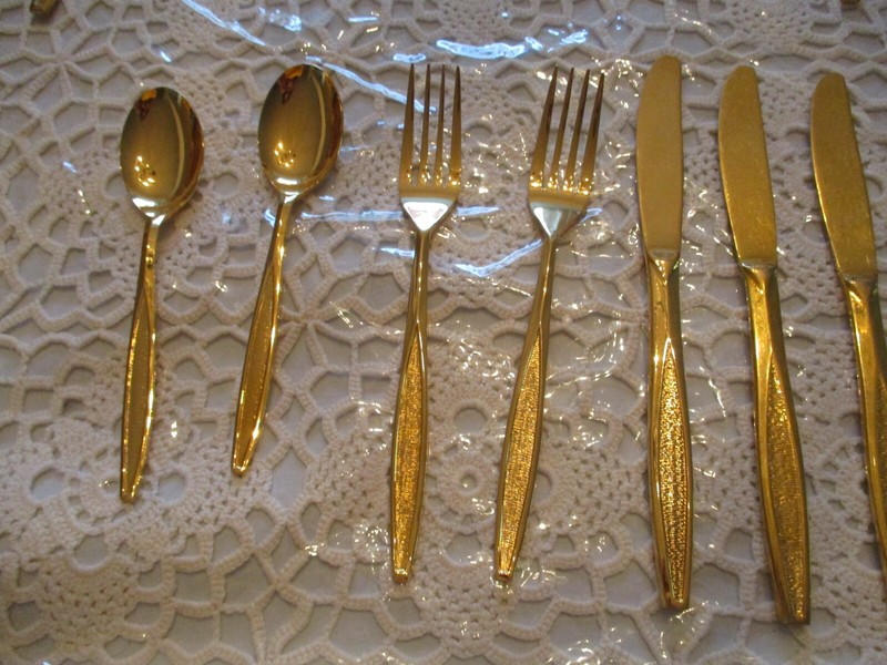 CUSTOM DESIGN STAINLESS JAPAN FLATWARE MIXED LOT SET GOLDPLATED-19 Pieces gallery