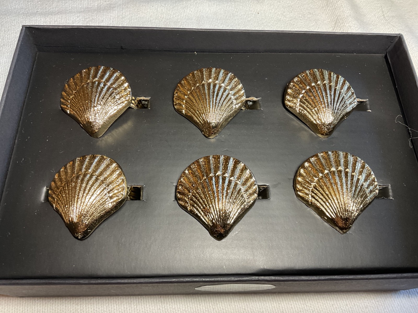 COASTAL COLLECTION SHELL NAPKIN RINGS (6) GOLD TONE METAL NIB gallery