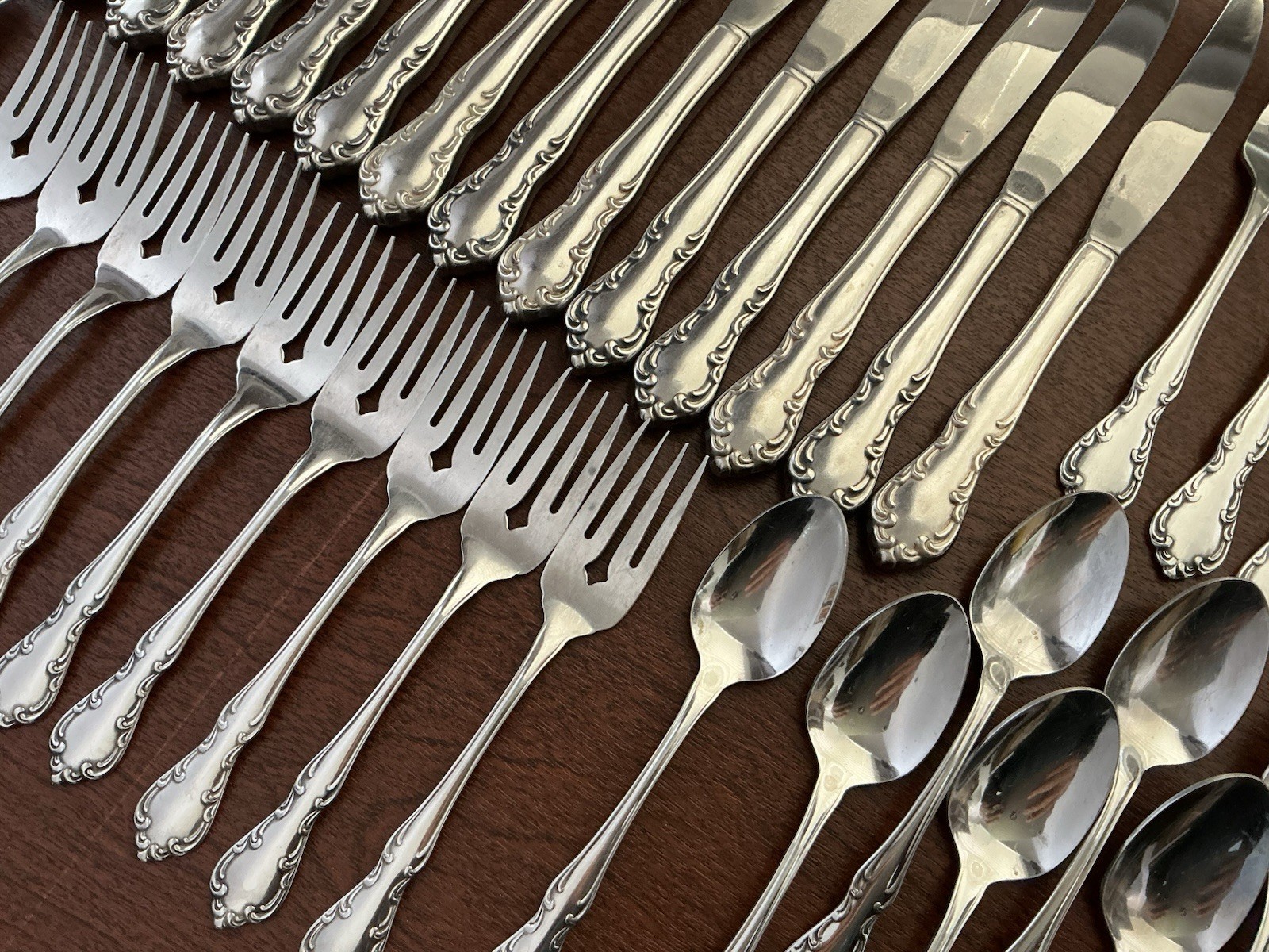 ONEIDA STAINLESS ~ St. Louis ~ Forty-Three (43) Piece Set gallery