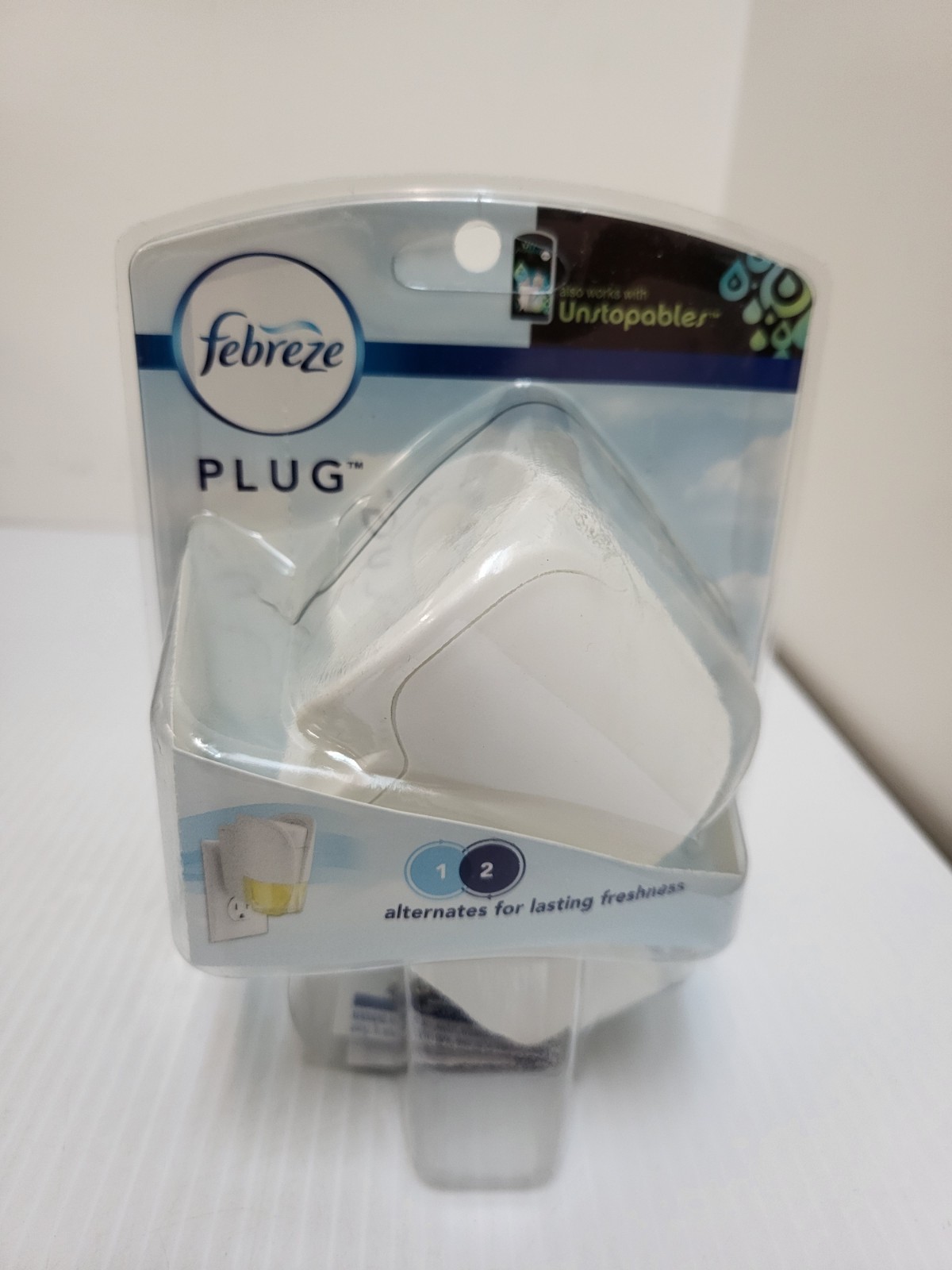 Febreze Noticeables 2 In 1 Alternating Scented Oil Warmer Plug In - White gallery