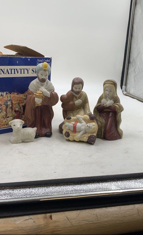 Vintage Multicolor Fine Ceramic Holiday Decorative Scene Nativity Set Of 9 gallery