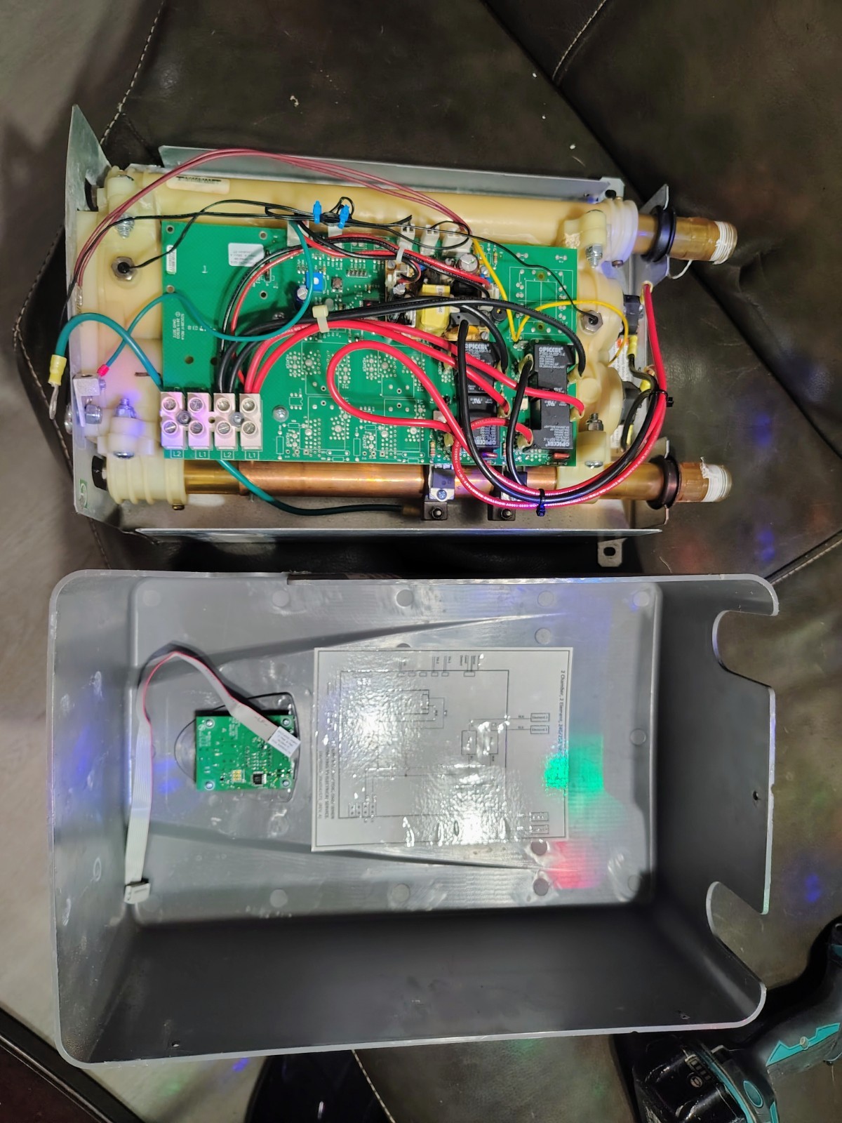 A. O. Smith Signature Series Tankless Electric Water Heater 240V 14kW 2.7GPM gallery