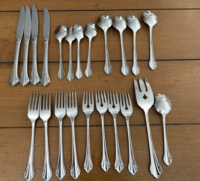 Oneida Bittersweet Repose Flatware Set 22 Pc Four 5-piece place settings gallery