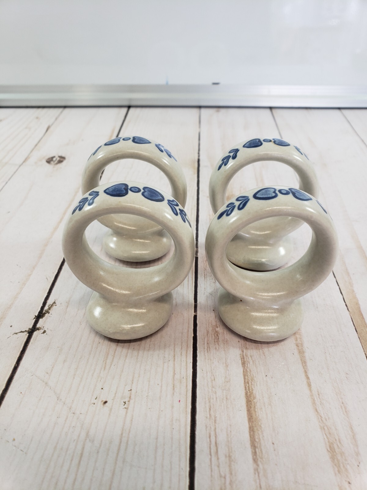 Set of 4 Pfaltzgraff CERAMIC Napkin Rings Holders Yorktown Blue Hearts gallery