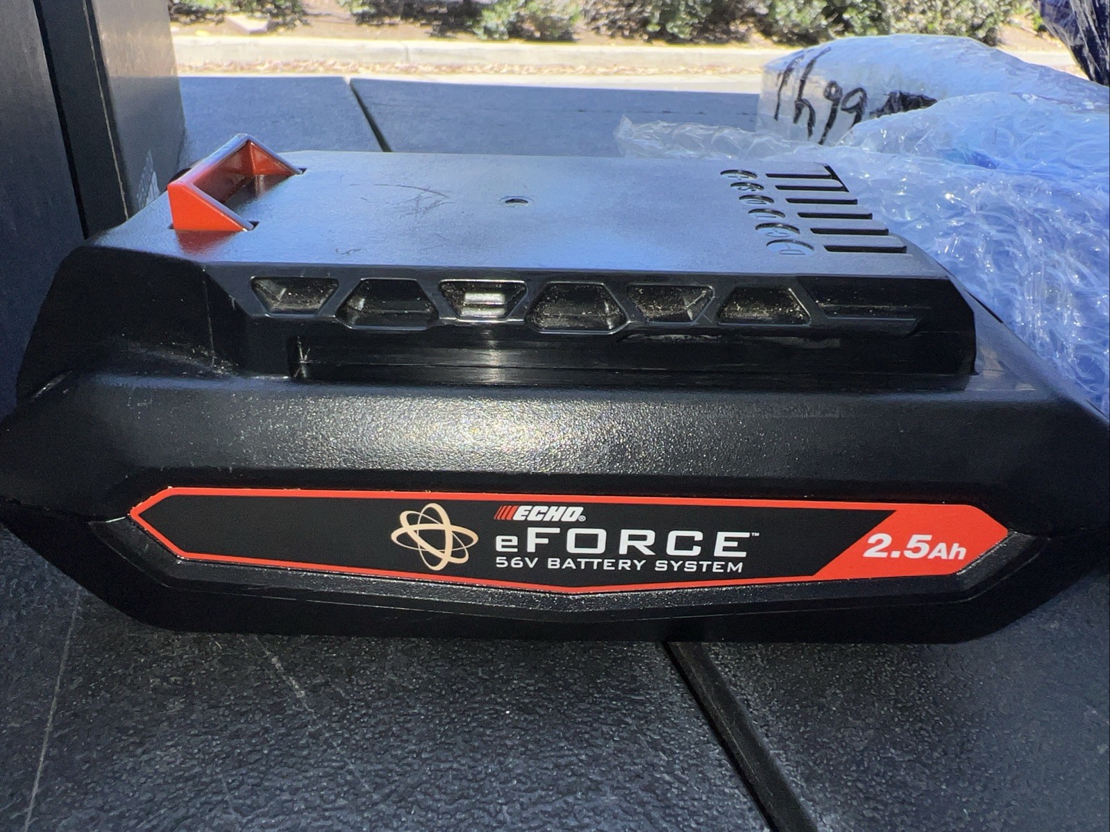 ECHO eFORCE 56V Compact 2.5Ah Lithium-Ion Battery i22 gallery