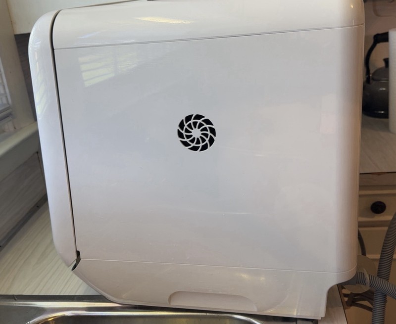 COMFEE CDC17P0ABB Portable Mini Countertop White Dishwasher [EUC] gallery