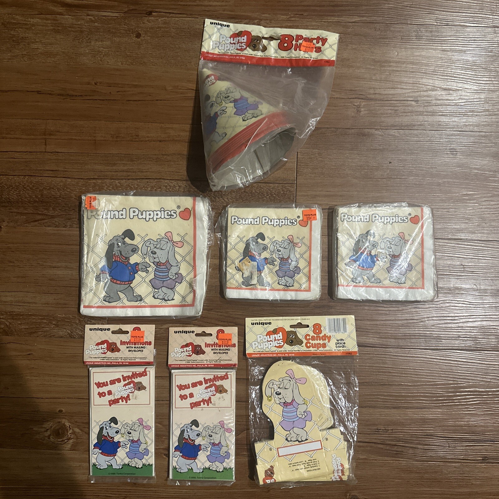 Pound Puppies Party Pack Hats Invitations Napkins Candy Cups Vintage 1986 Lot gallery
