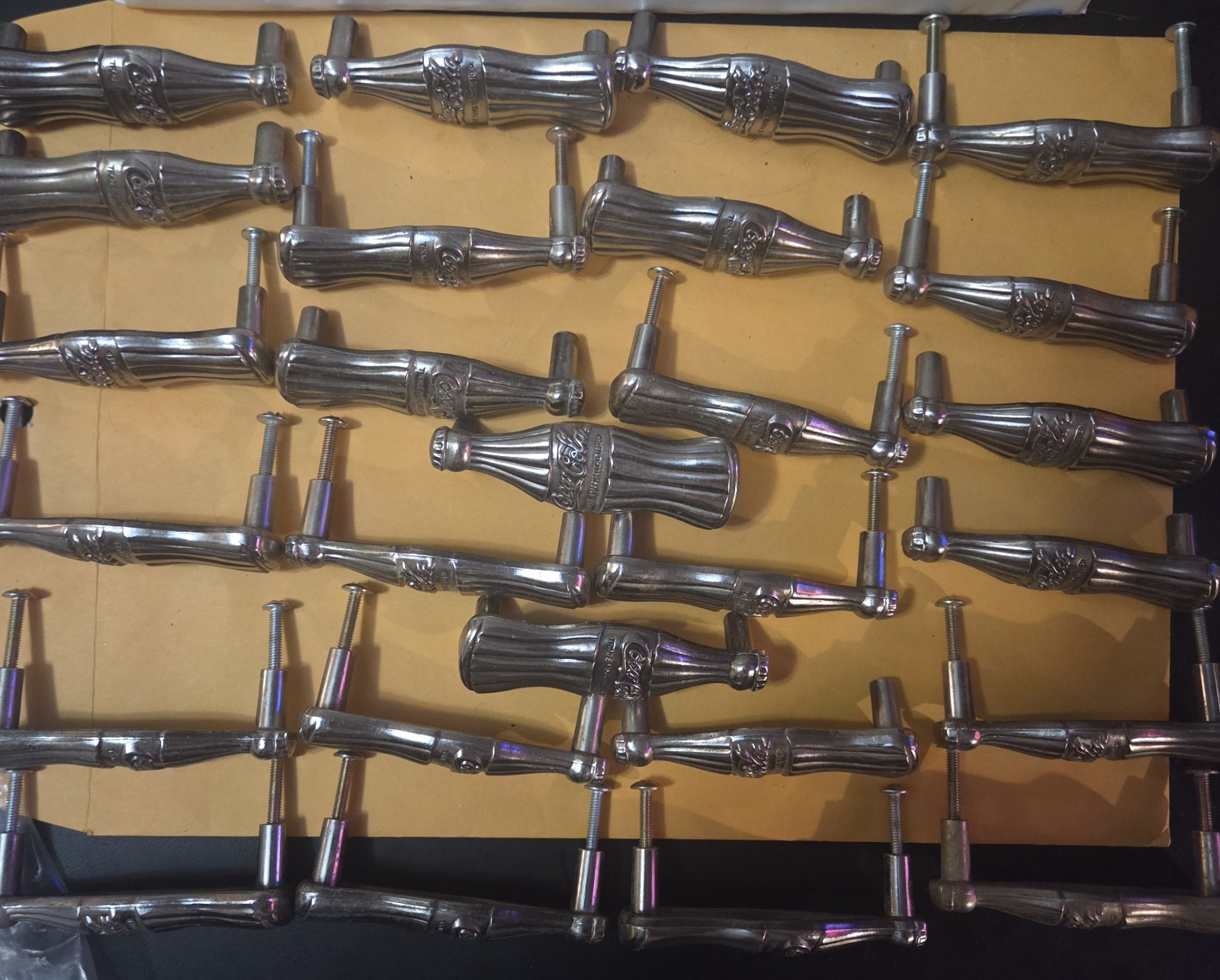 🔥🔥VINTAGE 2001 (26 PC) COCA-COLA BOTTLE-SHAPED CABINET PULL HANDLES gallery