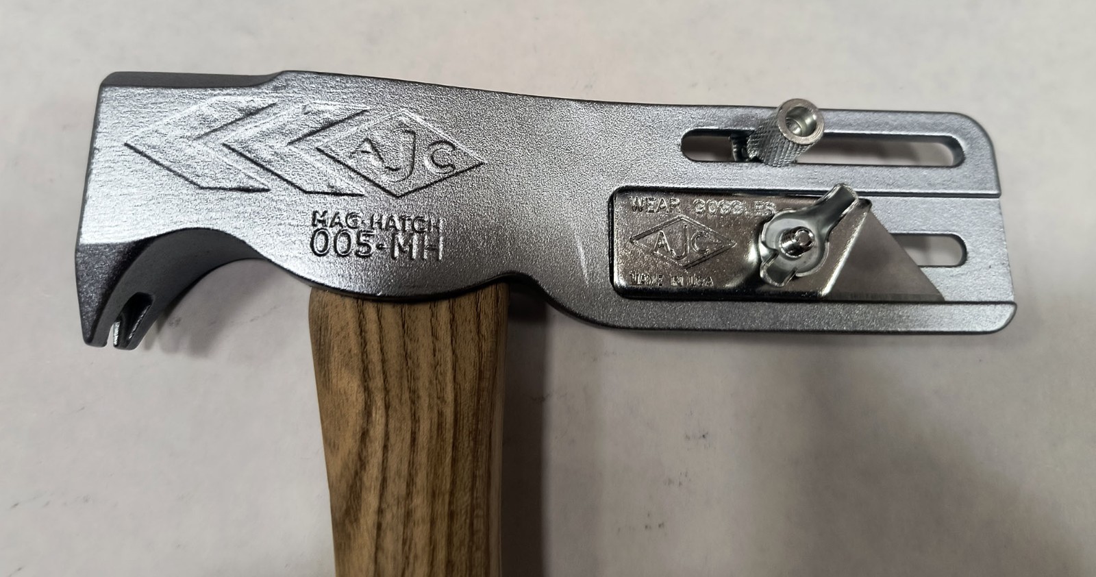 New AJC 005-MH Mag-Hatch Magnetic-Faced Roofing Hammer gallery
