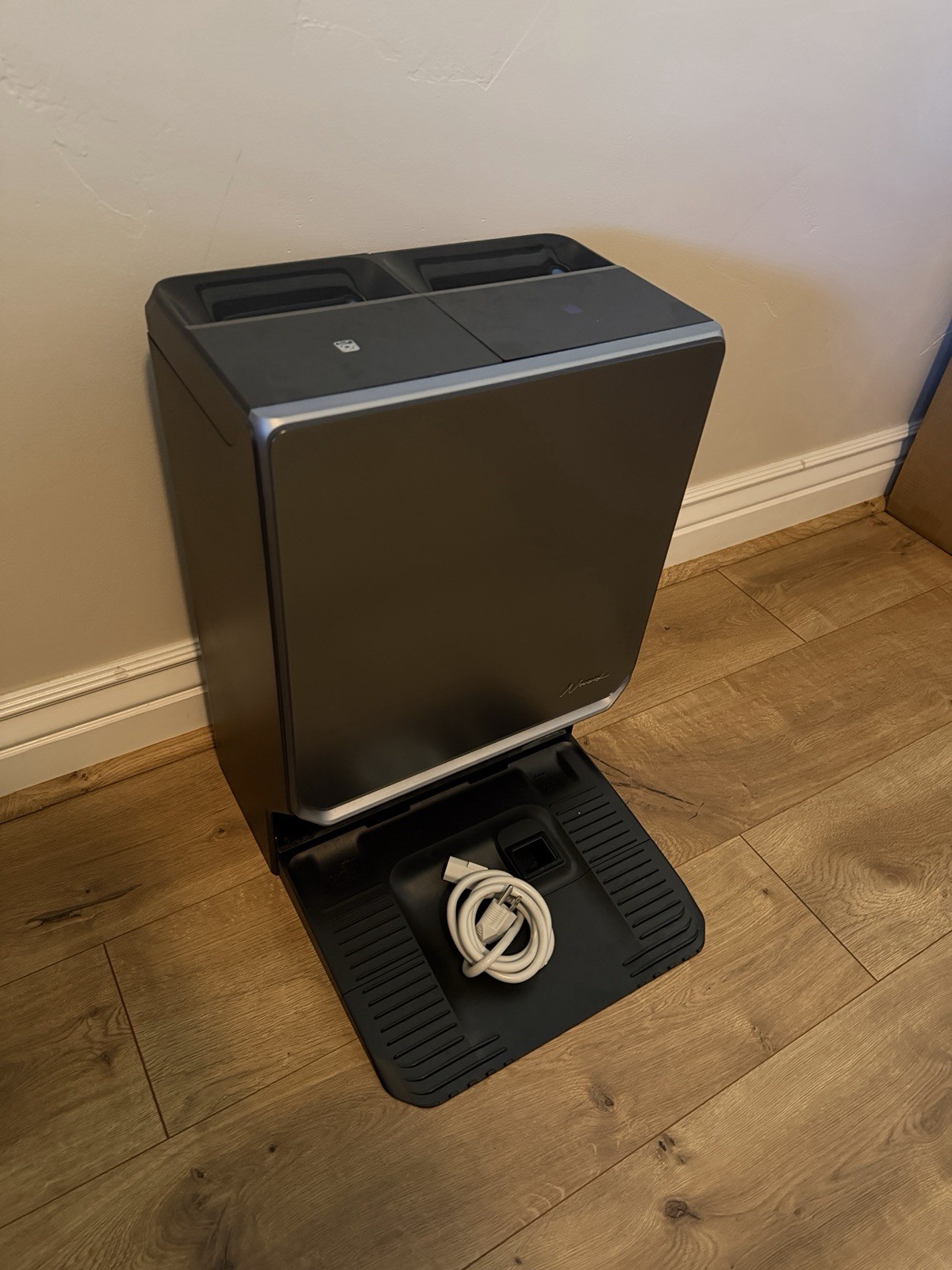 Narwal Flow 2 Base Station For Robot Vacuum And Mop gallery