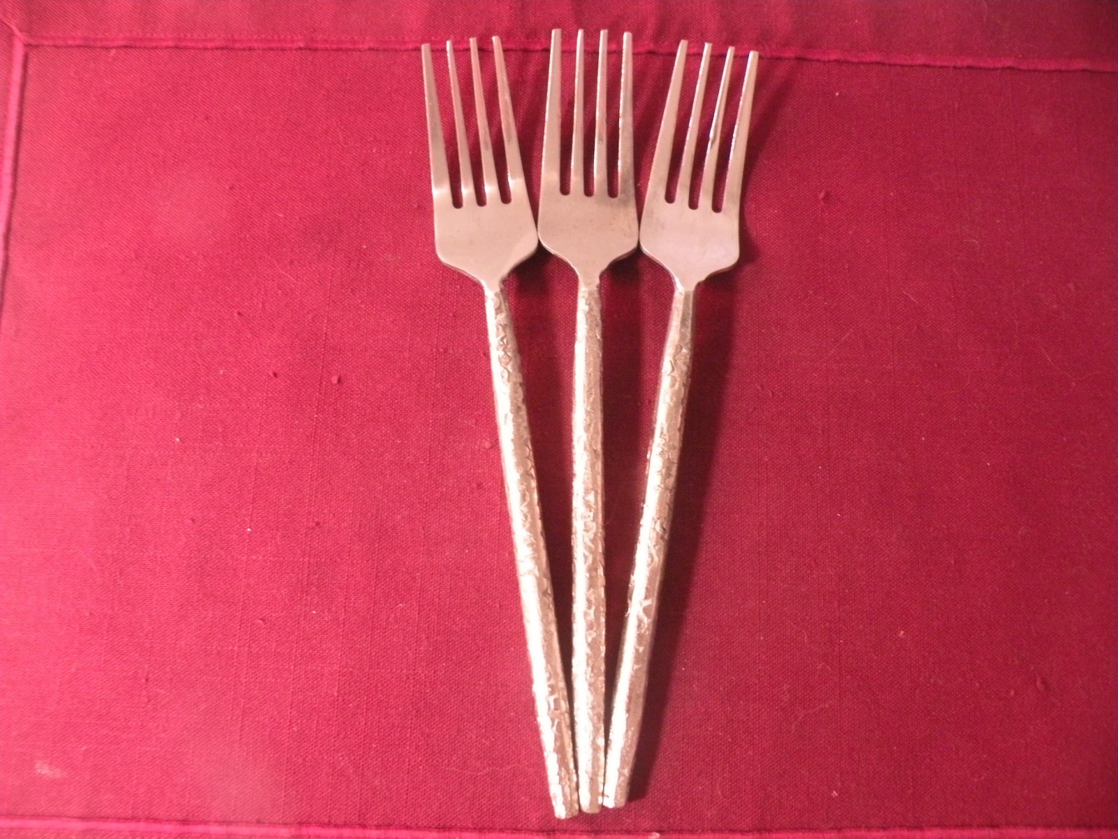 Set Of 3 Dinner Forks Hammered Rustic Stainless Tapered Handle tip 8 1/2" gallery