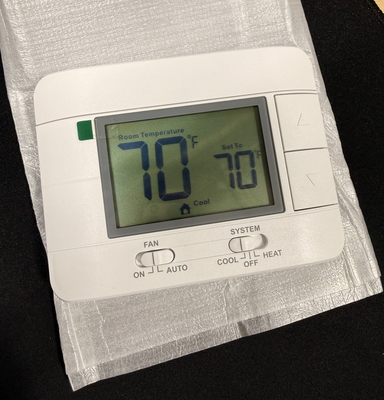 NEW Mroinge No 701 Digital Non-Programmable Thermostats Heat/Cool/Off Untested gallery