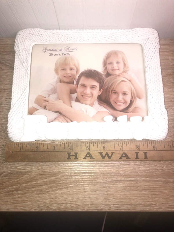 Decorative rope-style picture frame holds 20cm x 15cm photo. Giardini di Marzo gallery
