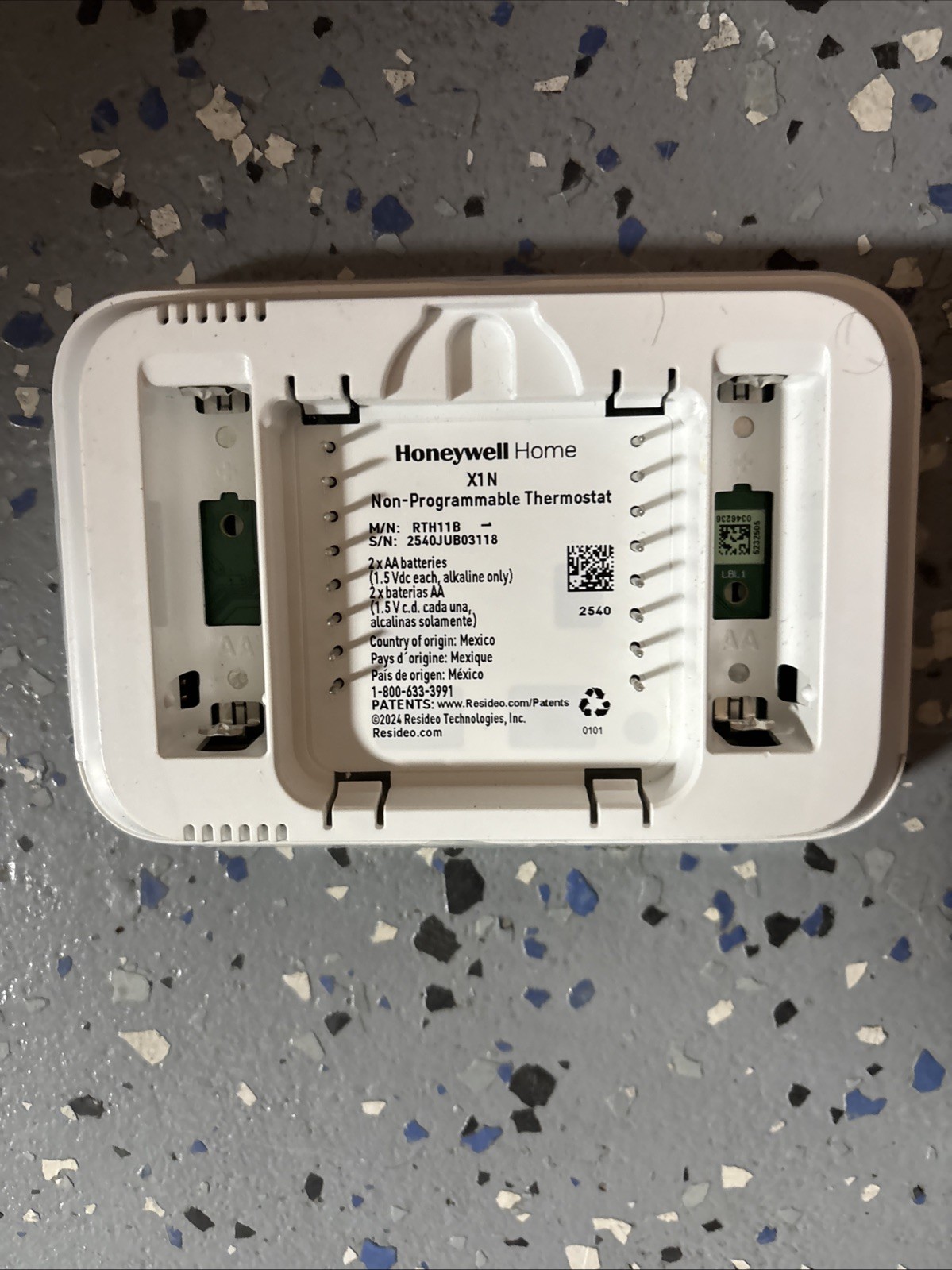 Honeywell Home X1N Non-Programmable Thermostat Single-Stage 1-Heat/1-Cool gallery
