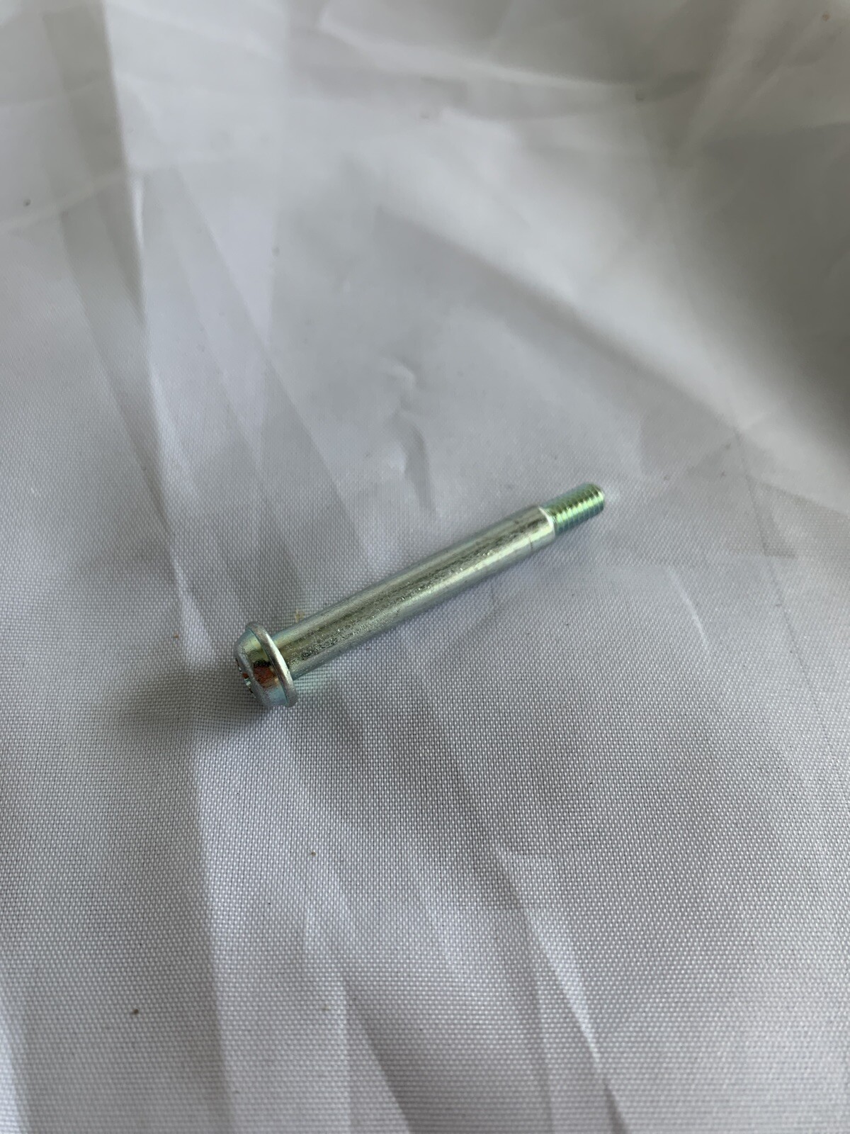 Hoover 1 3/4" HANDLE SCREW OEM gallery