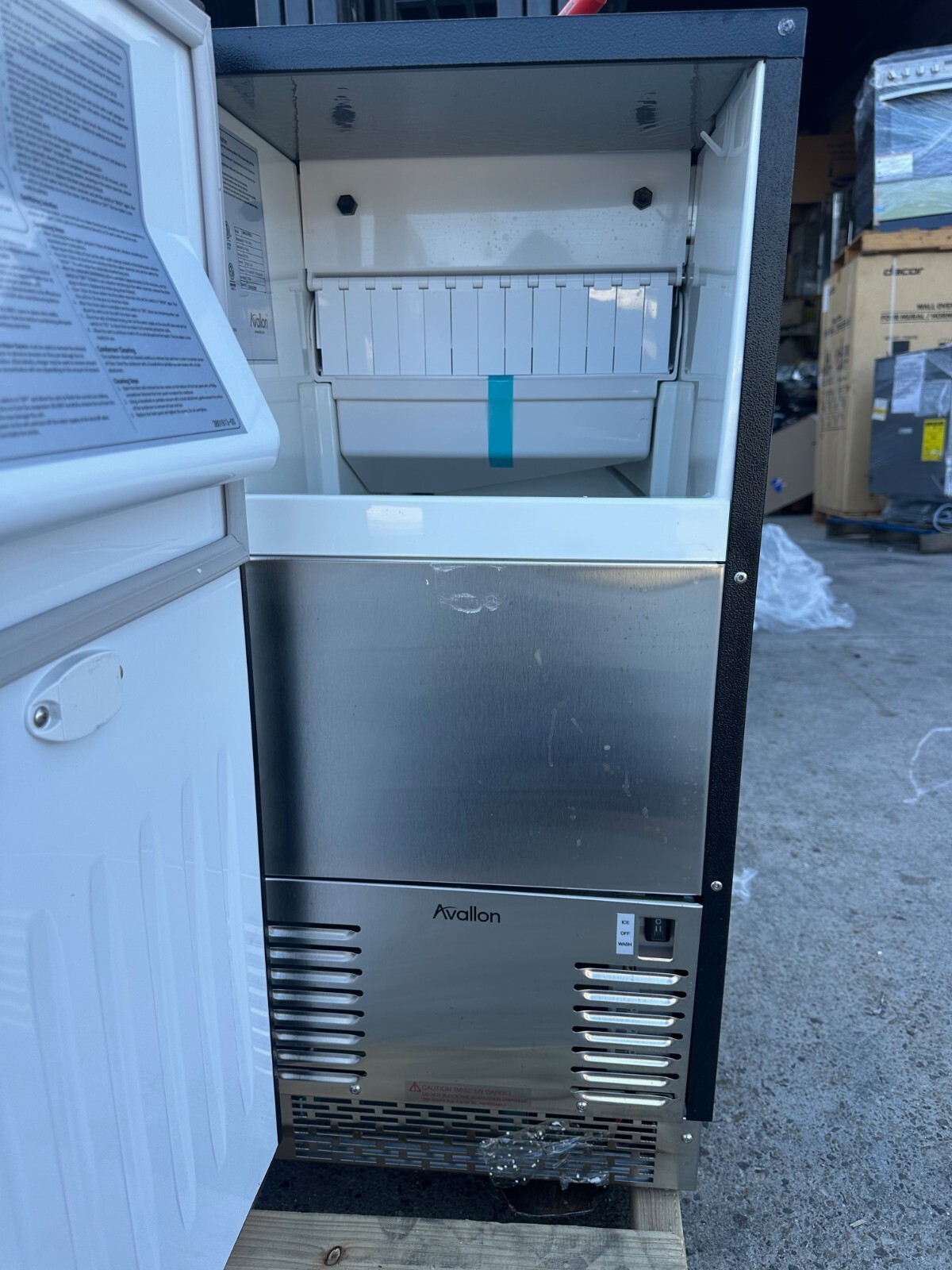Avallon 15" 26 Lbs. Capacity Built-In and FreeStanding Ice Maker - AIMG151PPRILH gallery