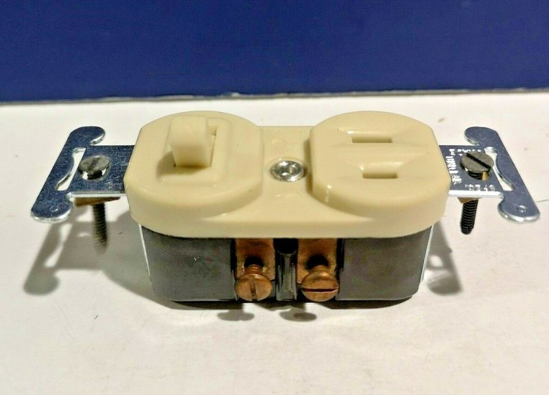 LEVITON 1-Gang IVORY Combination Toggle SWITCH & Polarized RECEPTACLE NEW 5221-I gallery