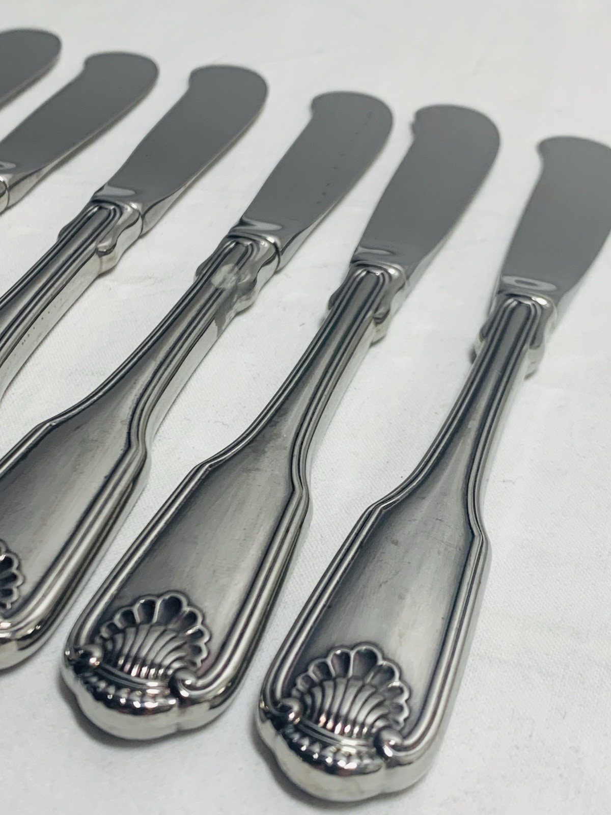 7 Oneida Heirloom Silver CLASSIC SHELL Stainless Steel H.H. Butter Spreaders gallery