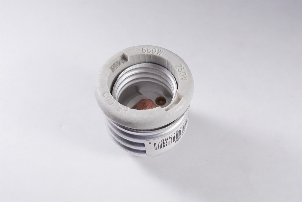 322 Cooper Mogul to Medium Base Adapter Reducer 250V 660W E39 to E26 322-BOX NOS