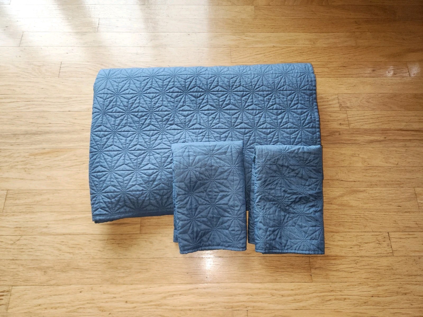 Kasentex Soft Lightweight Bedspread*Full(88x88) w/Two Pillow Shams*Very Gd Cond. gallery