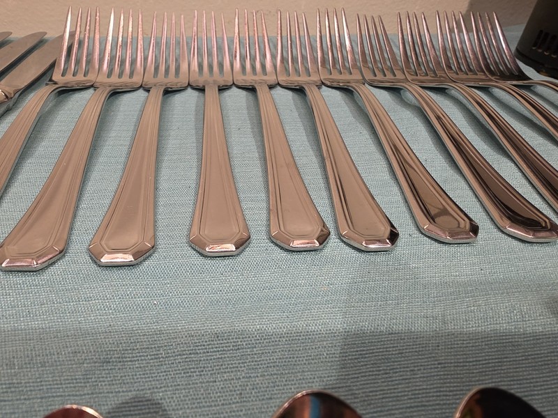 Gorham FAIRVIEW 18/8 Stainless Silverware Flatware Set 84 Pieces gallery