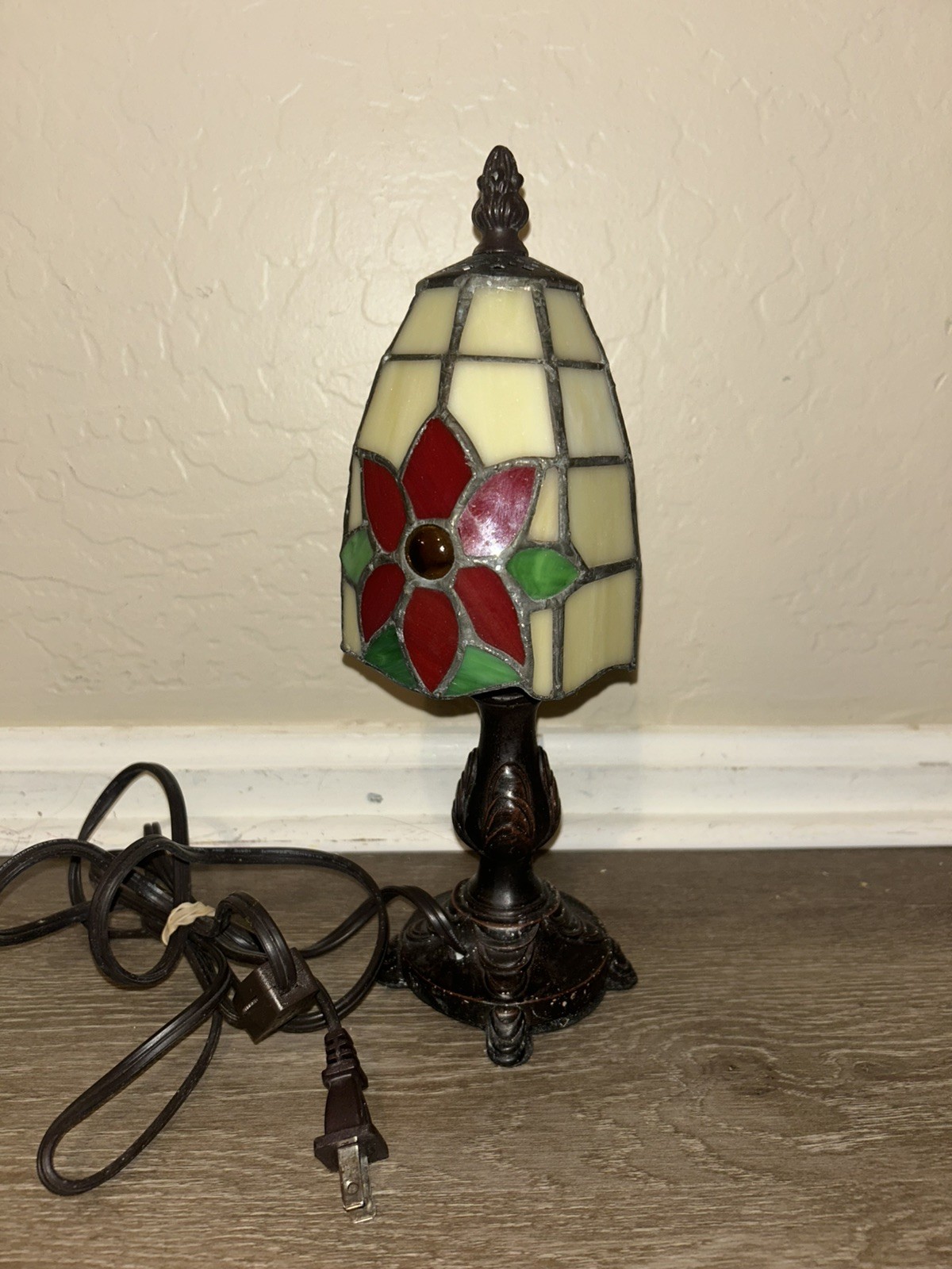 Cracker Barrel Tiffany Style Stained Glass POINSETTIA Mini Lamp vintage gallery