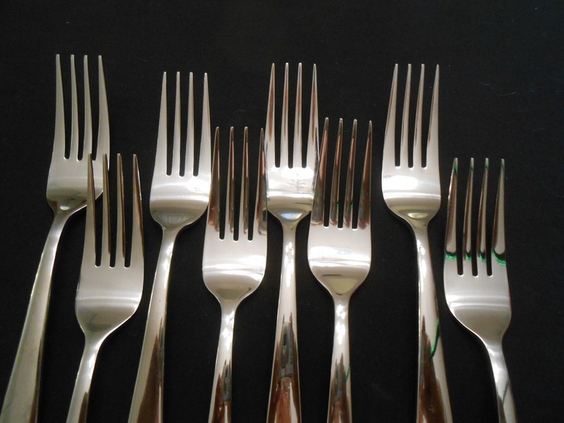 8 Oneida MOONCREST Stainless Dinner Forks 8" gallery