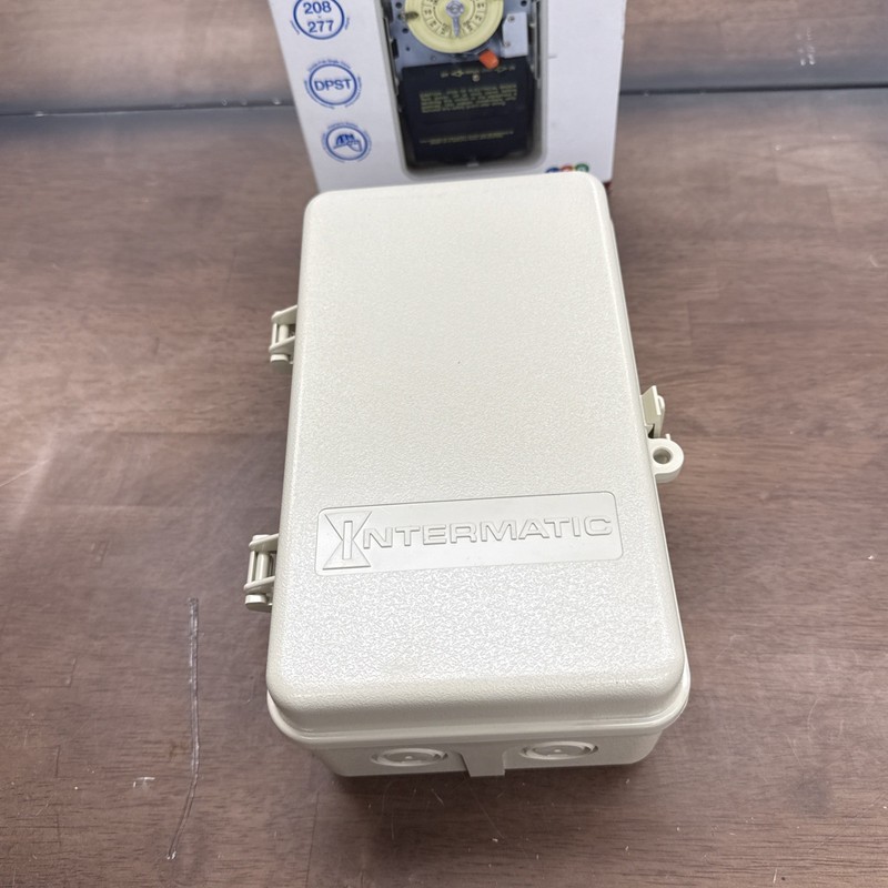 Swimming pool Intermatic T104P201 Timer pump Switch on off tabs 240 volts NEMA3R gallery