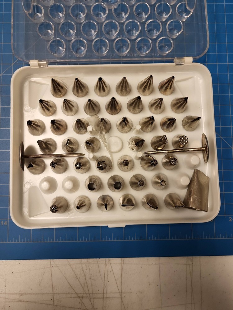 Vintage Wilton Cake Decorating Master Tip Set 45+ Icing Nozzles Flower Nails Cas