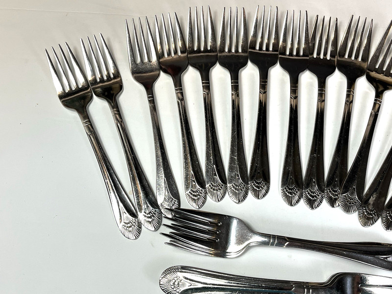 25 Pcs. Oneida Stainless Silverware 7" Forks 18/10 New York Flatware: Restaurant gallery