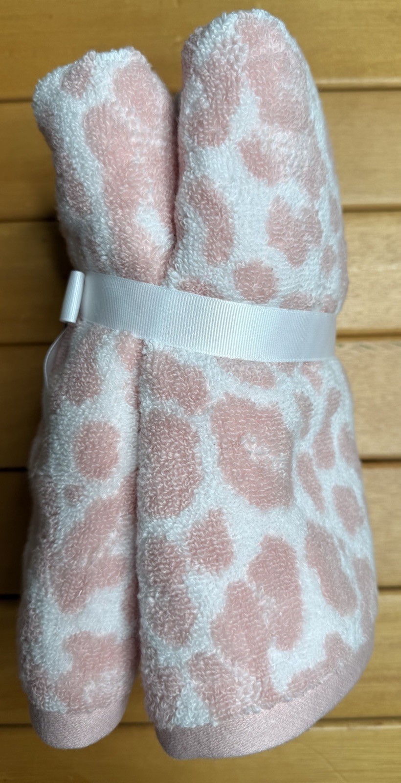Caro Luxury Spa Big Fluffy Pink & White Leopard Print Hand Towel Set of 2 gallery