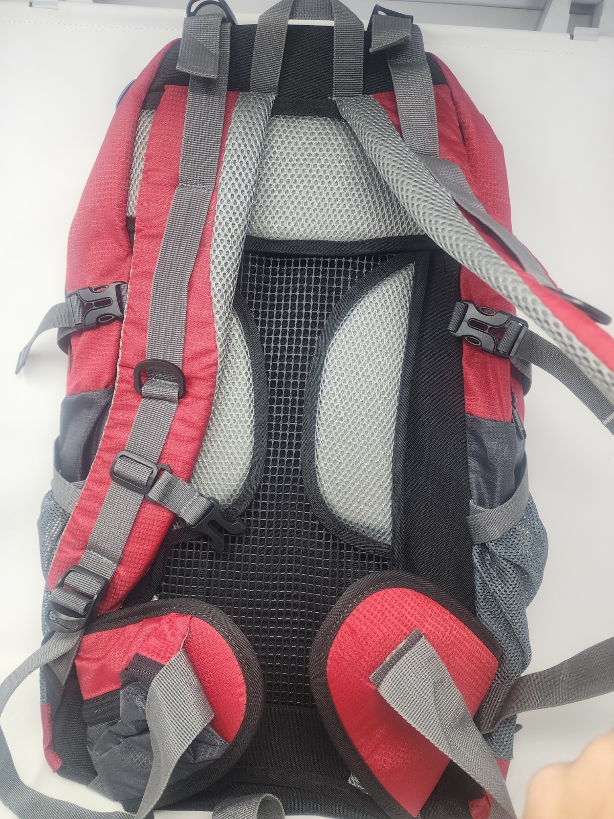 AOTU Explore 40L hydration ready backpack - Red 3