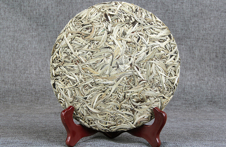 2018 Silver Needle White Tea Ancient Tree Yunnan Moonlight White Single Bud 357g gallery