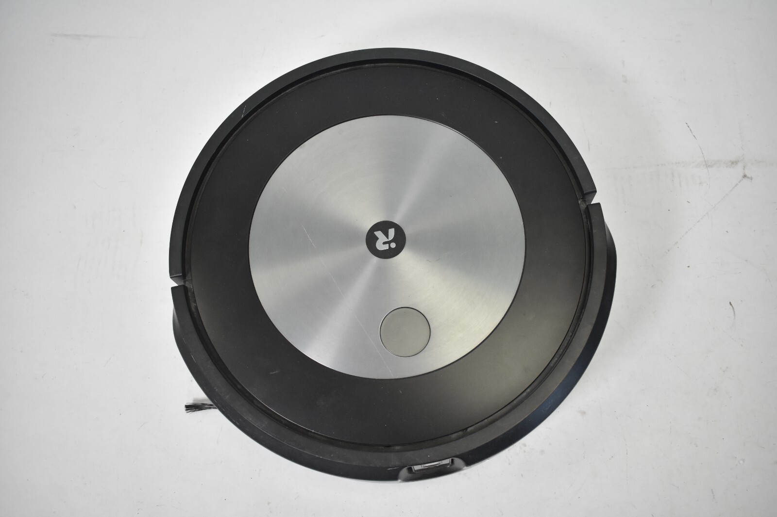 iRobot Roomba J7 Robot Vacuum Cleaner AeroForce Cleaning System Robot Only FPO gallery