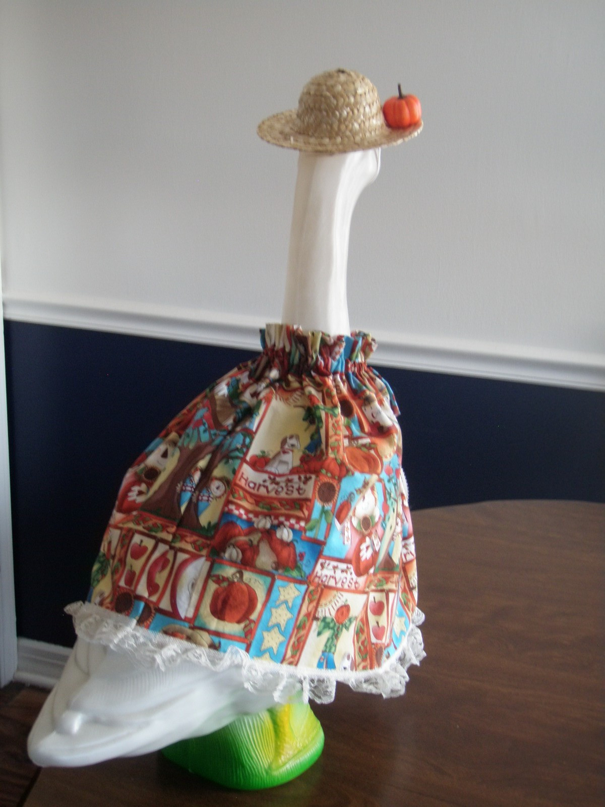 Goose porch outfit - Fall assorted items in square w/hat for lg 23-28" goose gallery