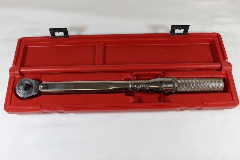 MAC Tools TW75FR ⅜” Drive Adjustable Click Torque Wrench gallery