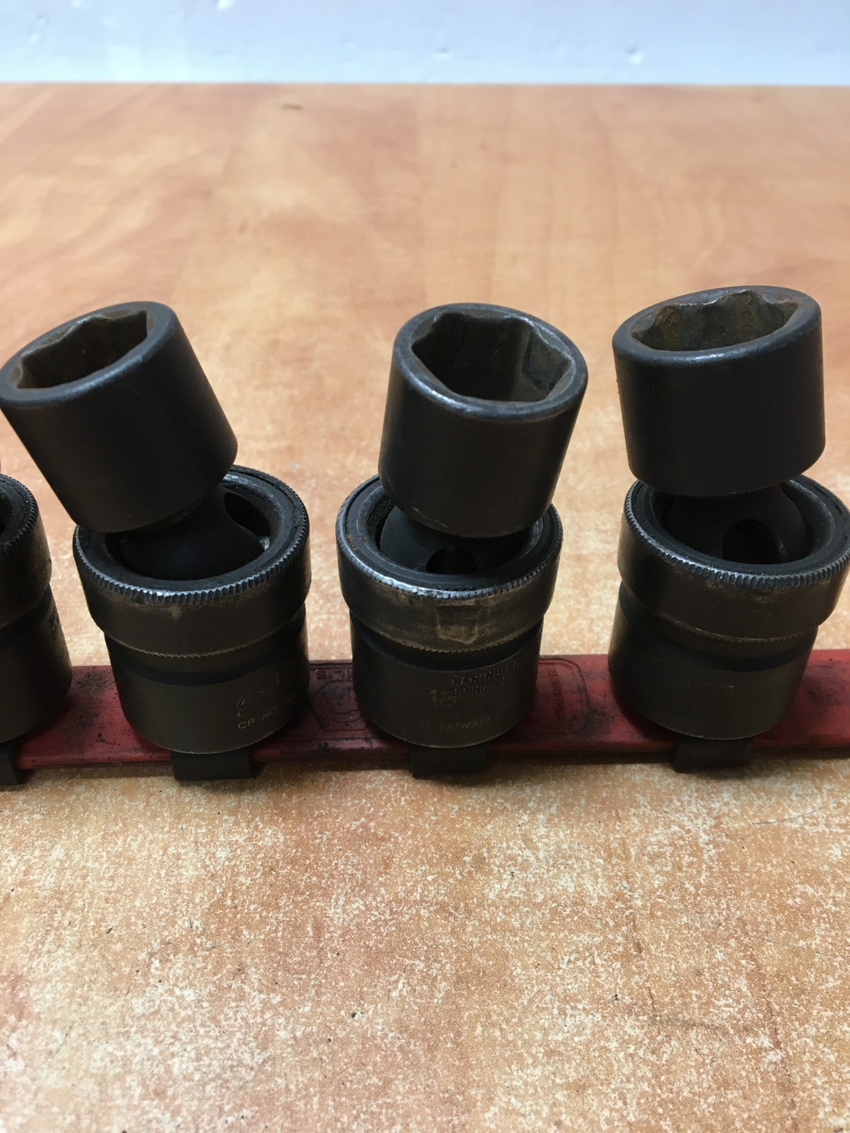 Sunex 1/2" Drive Metric Universal Shallow Impact Swivel Socket Set 7pc 13mm-19mm gallery
