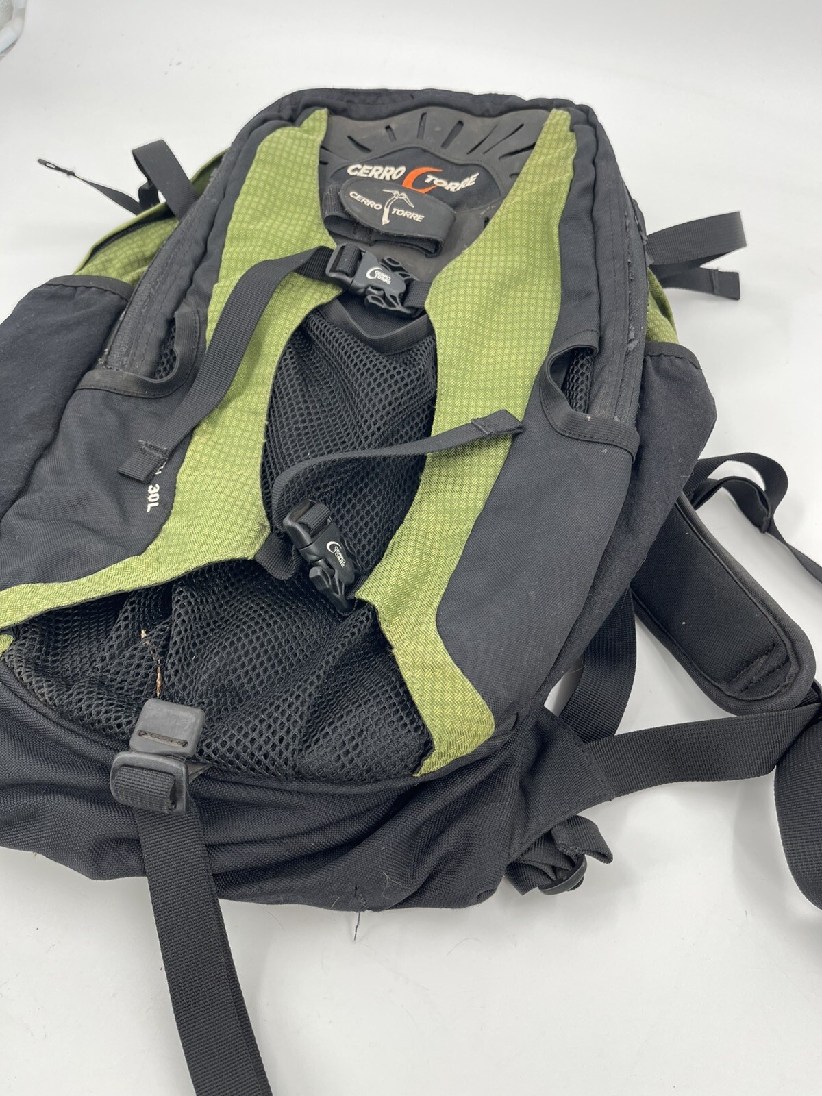 Cerro Torre Stealth 30L Green/Black Hiking Backpack 3
