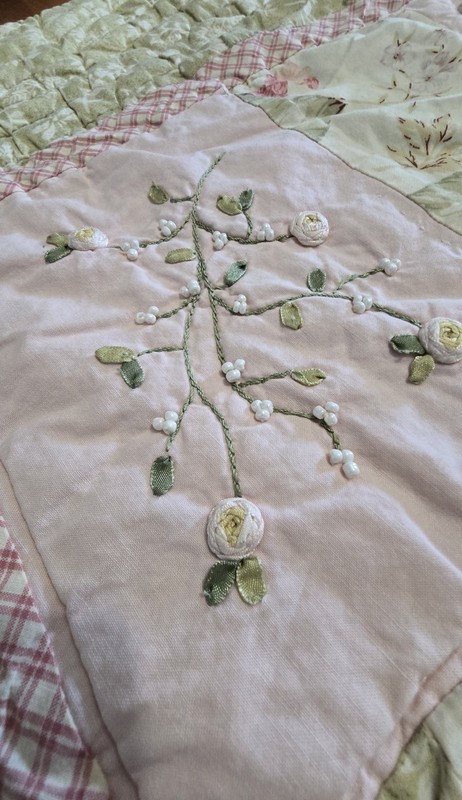 Vintage Cottagecore Floral Patchwork Quilt 92x82 Full Queen Embroidered Pink gallery