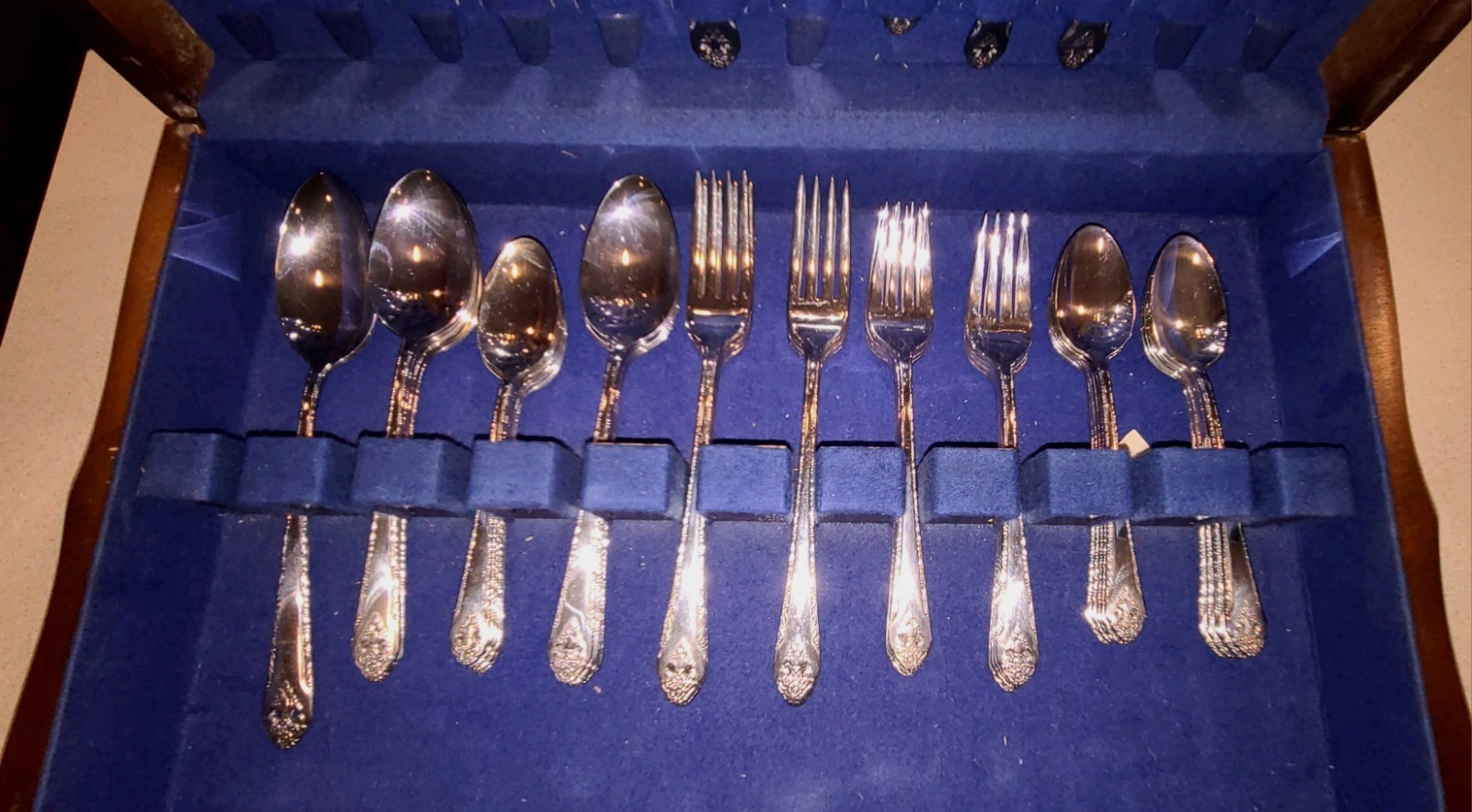 Holmes & Edwards Silverplate Set. 52 Tital Pieces. Design Is "Lovely Lady" gallery