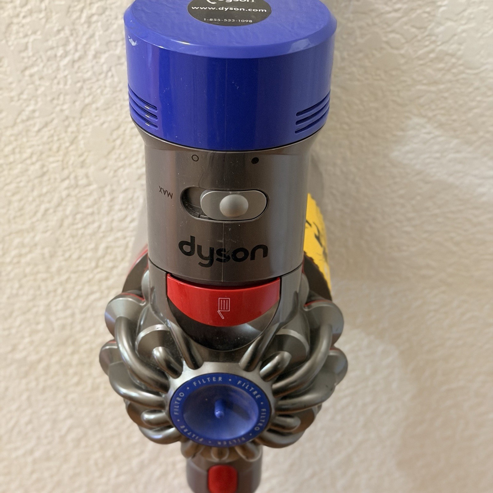 Dyson V8 Animal+ Cordless Bagless Stick Vacuum Purple/Gray w/ Charger Wall Mount gallery